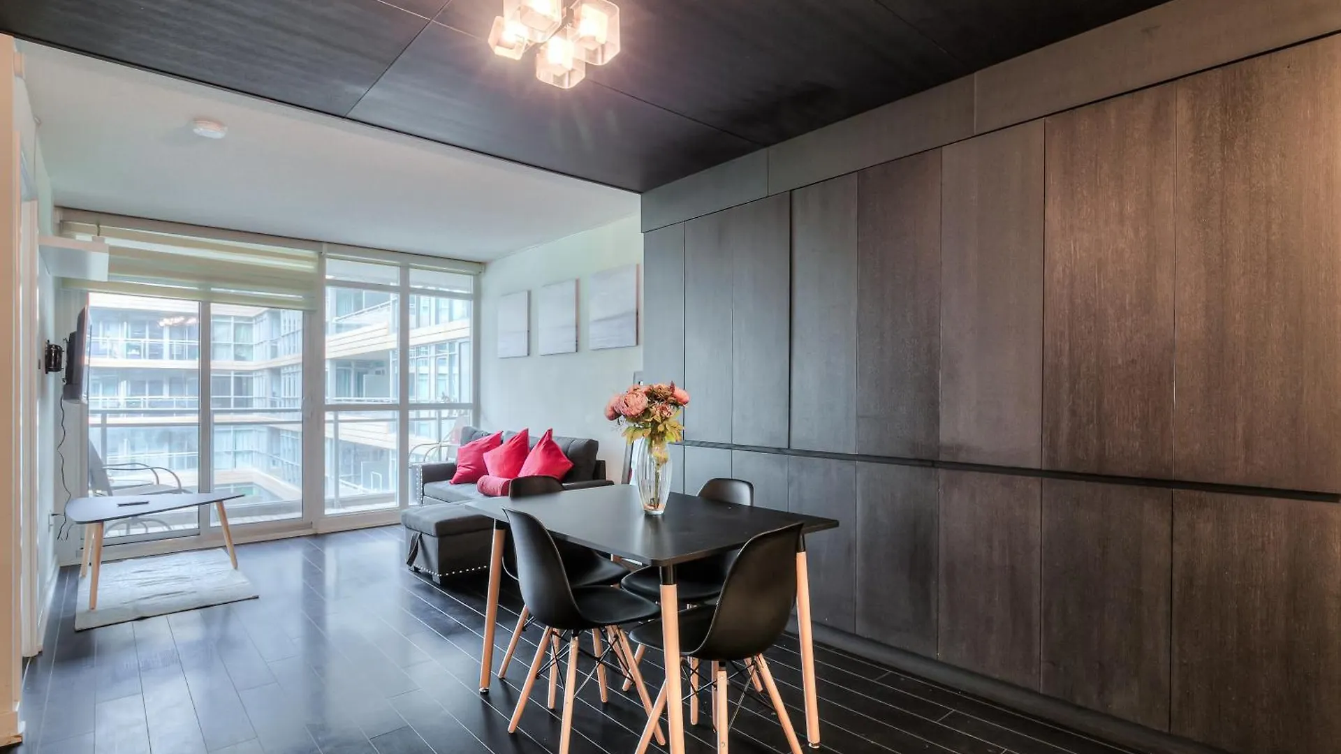 Modern Stylish Condo - 5 Min From Cn Tower Toronto 0*,  Canadá