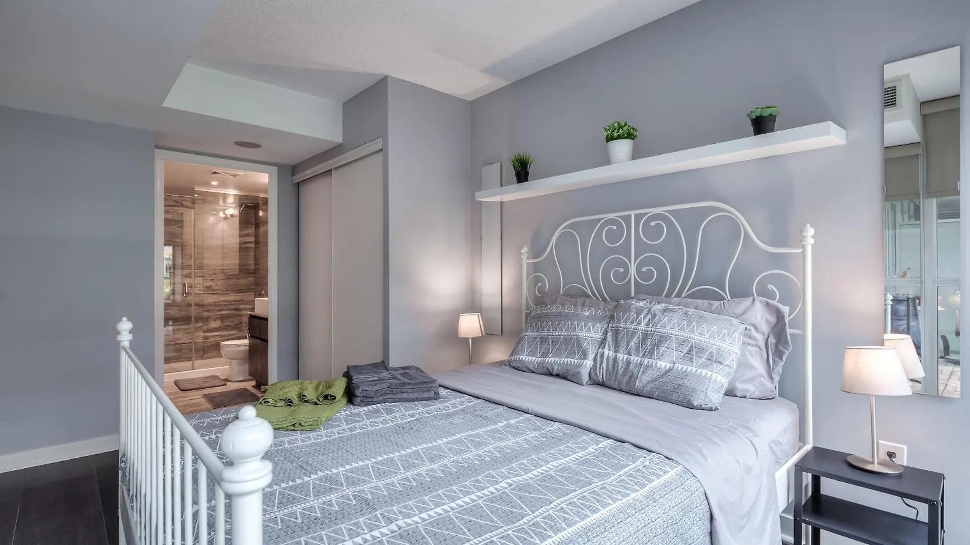 Modern Stylish Condo - 5 Min From Cn Tower Toronto Сasa de vacaciones