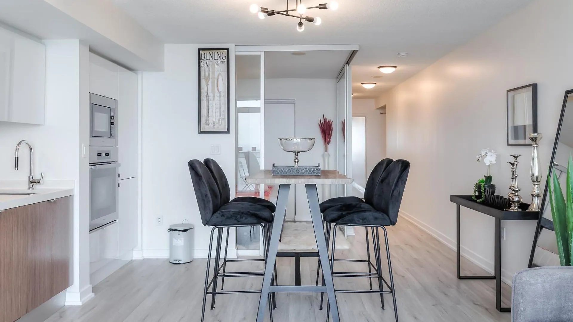 Modern Stylish Condo - 5 Min From Cn Tower Toronto 0*,  Canadá